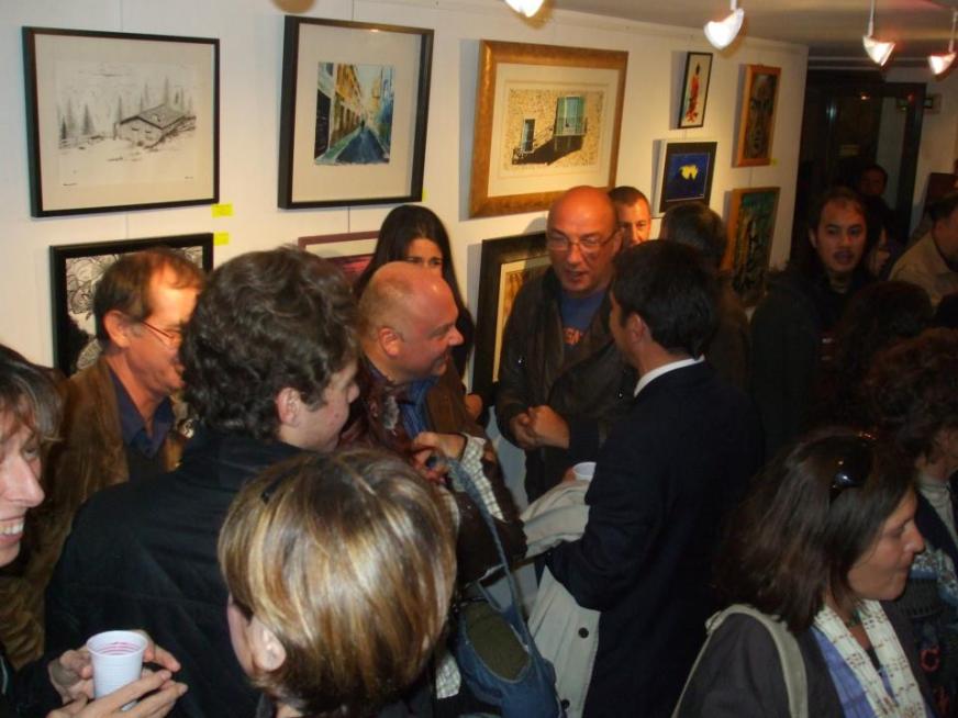 Le tableau de Kinou, avec son soleil jaune, dans un univers tout bleu