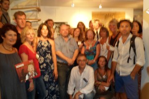 Les artistes exposants entourant Stéphane Salord 