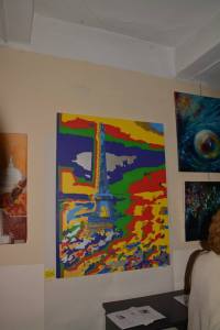 la Tour Eiffel dans les nuages de Sarah Anthony